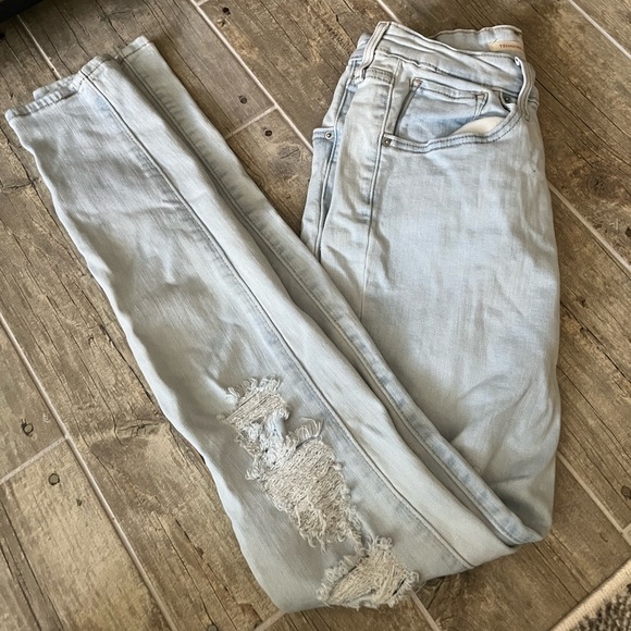 Levi's 721 High Rise Ripped Skinny Jeans - Picture 2 of 5